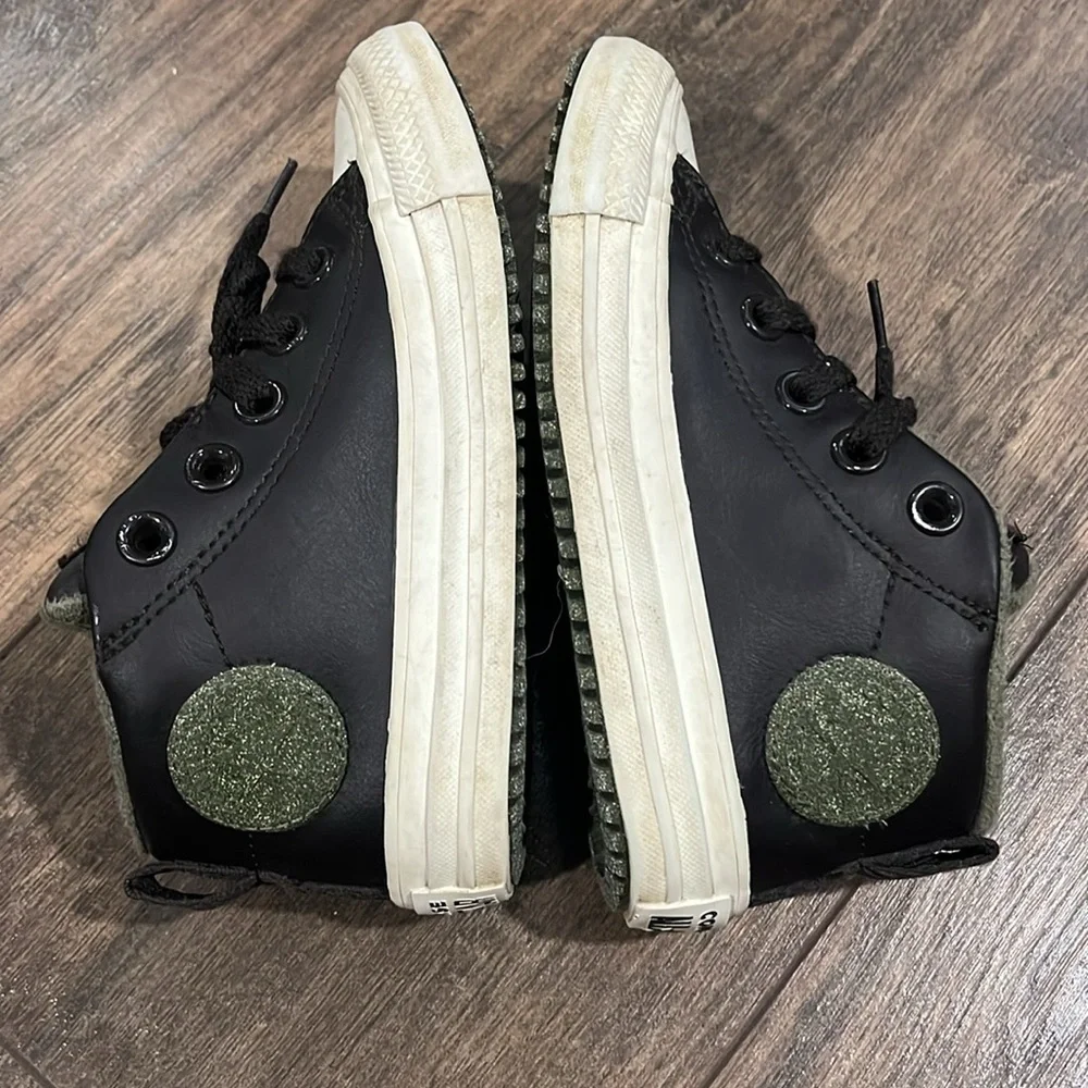 Converse All Star Chuck Taylor Youth 11 Leather Lace Up Shoes